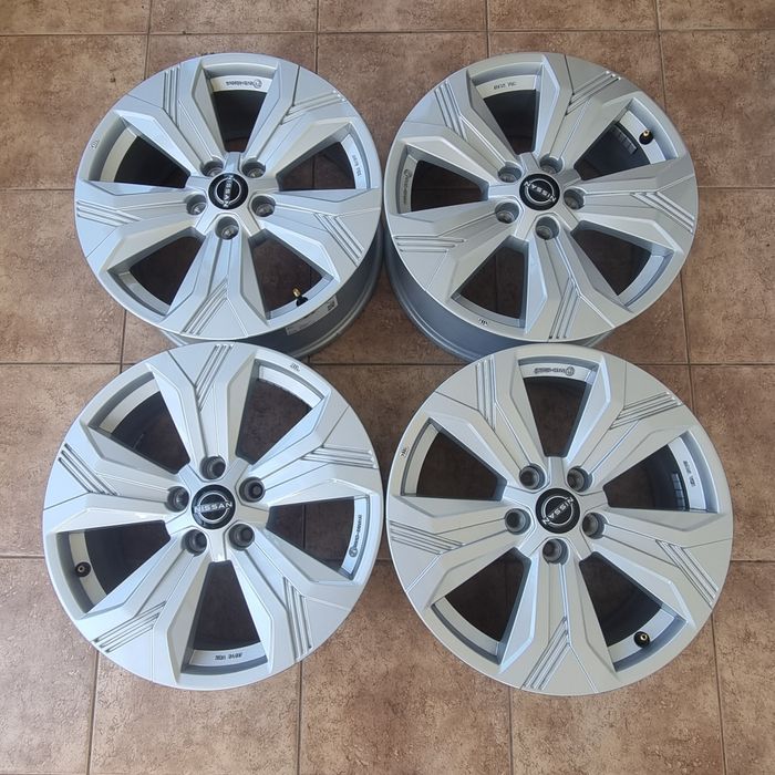 Диски Nissan R18 5x114.3 7.5j ET45 ЦО 66.1 оригінал стан нових