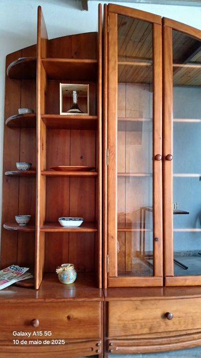 Movel para TV e com cristaleira