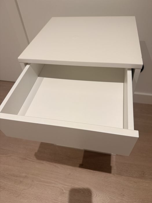 Mesa cabeceira VIKHAMMER Ikea