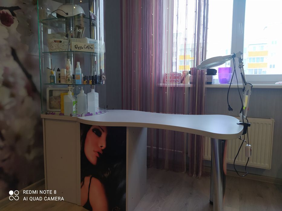 Профессиональный маникюрный стол