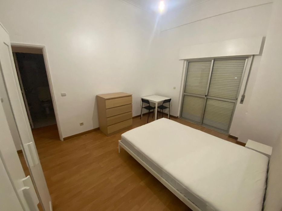 Alugo quarto grande de casal junto à estação da CP de Agualva, Cacem