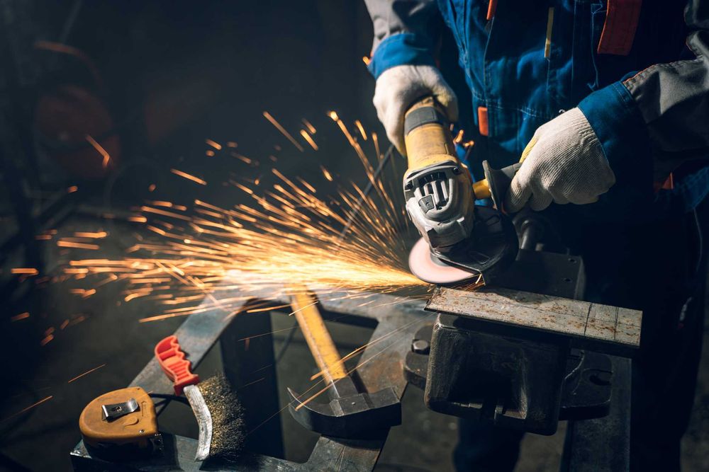 Mobilne usługi/Szlifowanie/Gratowanie/Wymiarowanie/Poprawki Produkcyjne/Wsparcie Produkcji/Pakowanie/Operatorstwo Maszyn Produkcyjnych