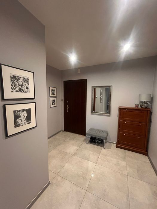 Na sprzedaż bezczynszowe mieszkanie z ogrodem i garażem .