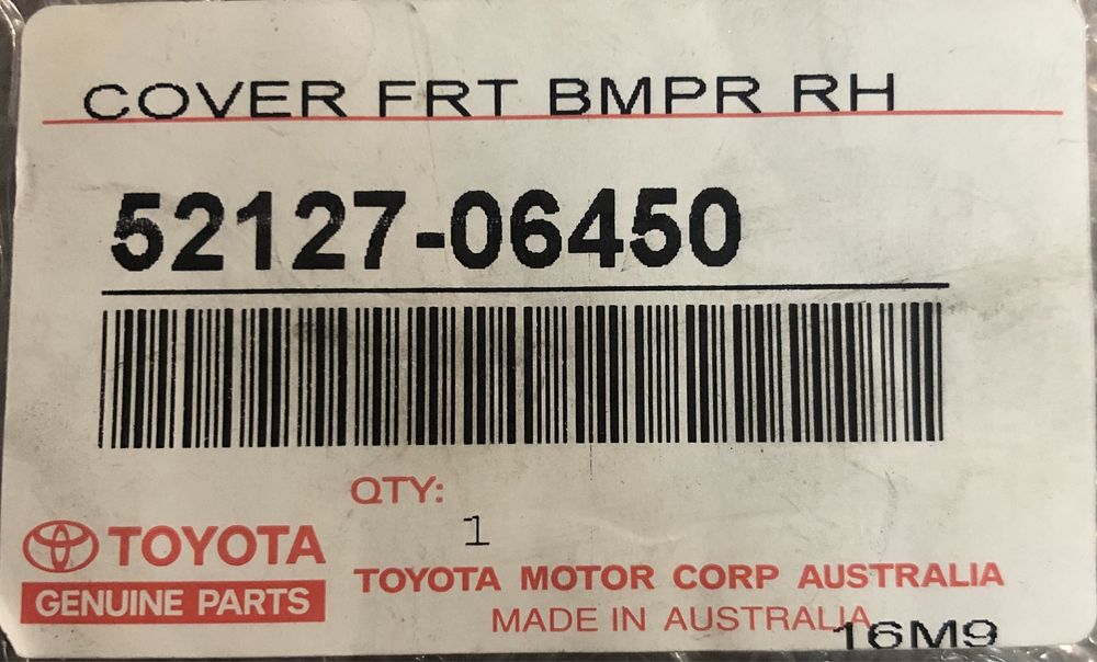 Заглушка переднього бампера права  Toyota  Camry V50