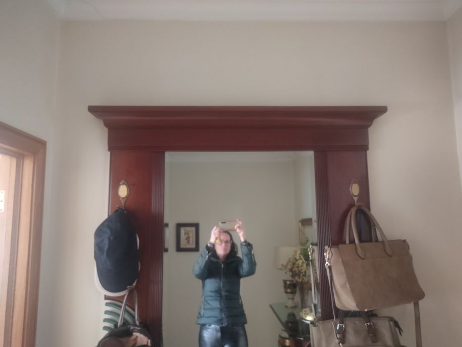 Móvel de entrada com espelho