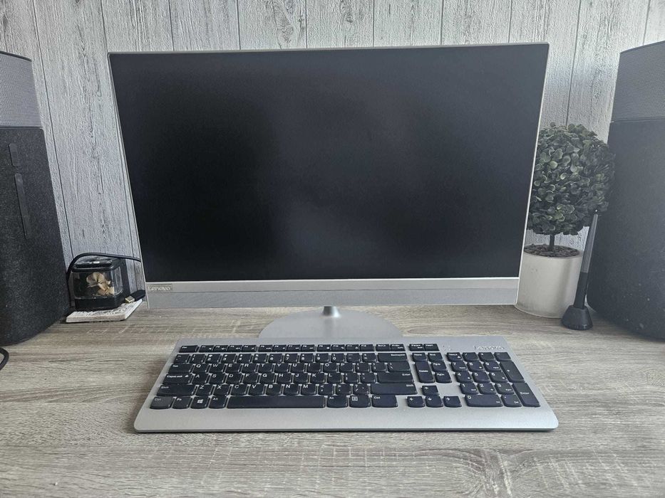 Komputer Lenovo IdeaCentre AIO 520-22IKU 2017