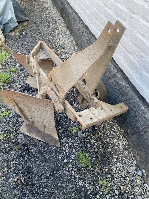 Плуг 2 корпусний