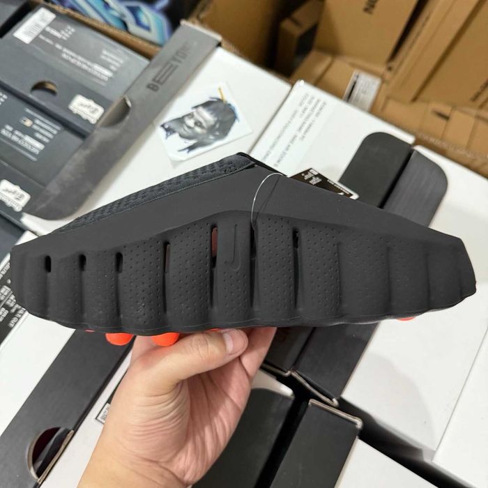 Czarne kapcie Nike Mind 001 R.43
