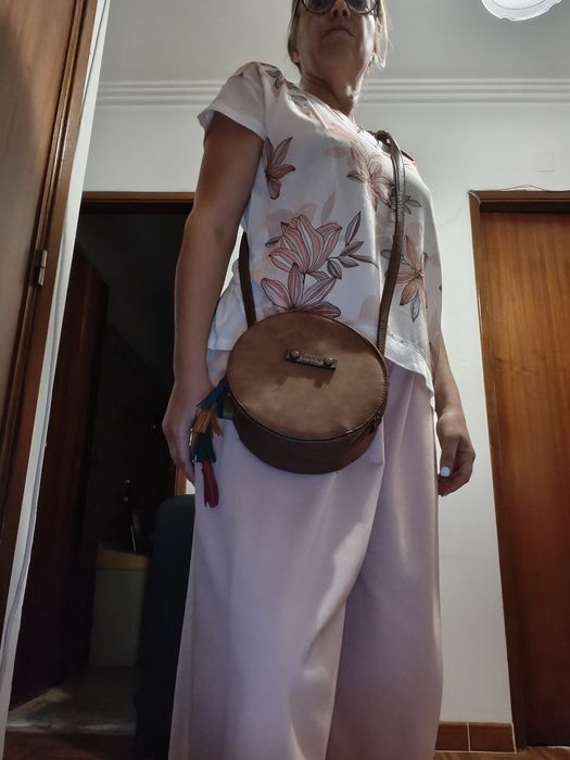 Mala redonda  em pele