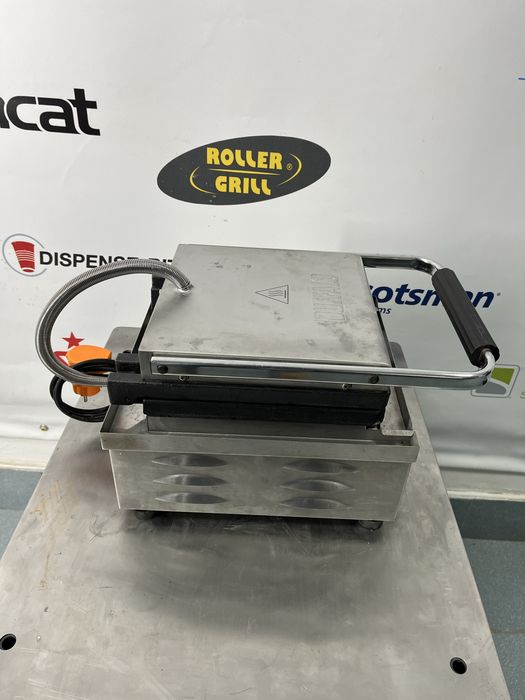 Вафельниця професійна для бельгійських вафель Buffalo GF256-02 Б/В