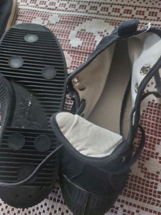 Кеди,дві пари,продаються.