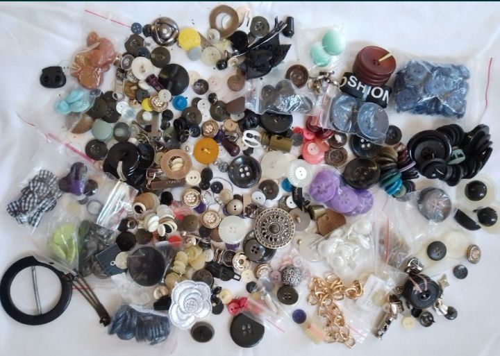 Пувички гудзики пуговицы 300 грн.за всі, що є різні кольори і розміри