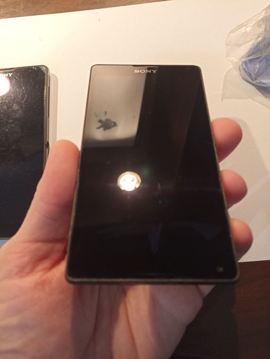 Запчастини на xperia zl