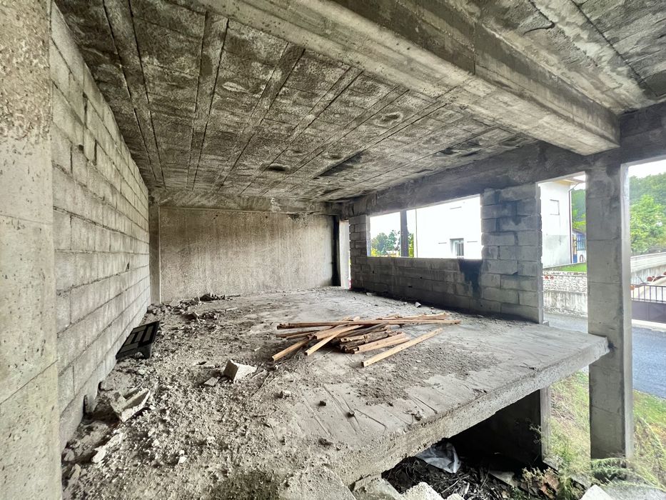 Pavilhão / Armazém Pronto Acabar