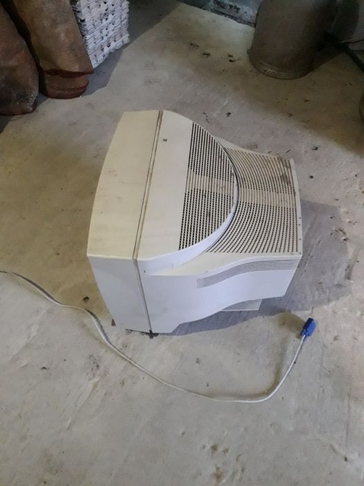 Монітори компютерні.панасонік.LG