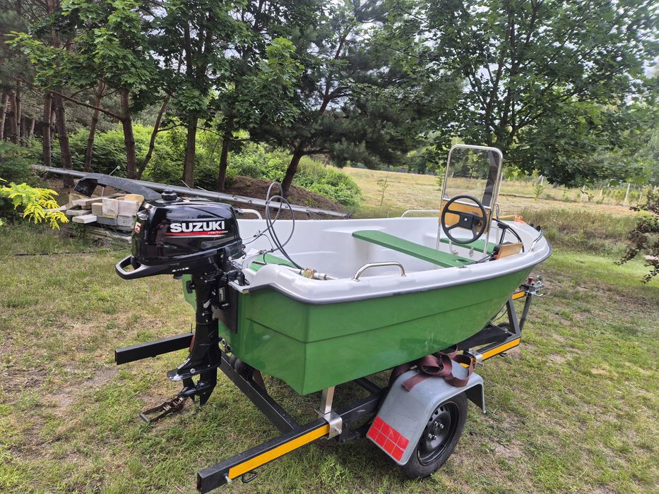 MOTORÓWKA z silnikiem łódż wędkarska sterówka PRAWIE NOWA !