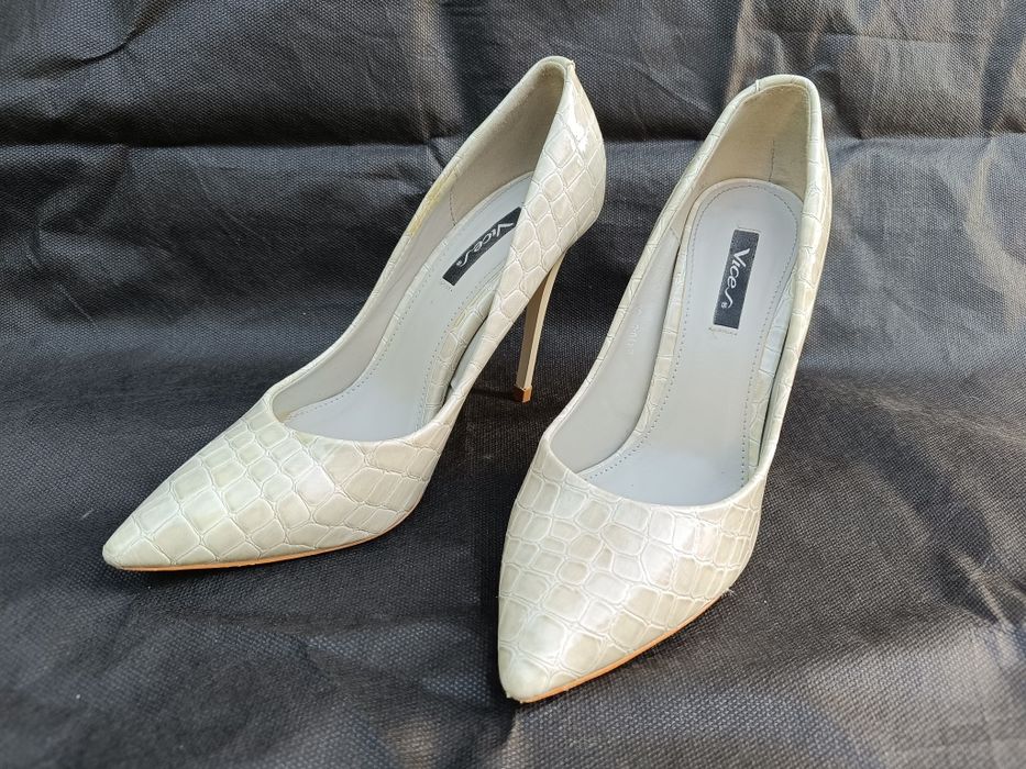 Buty damskie szpilki jasne 39