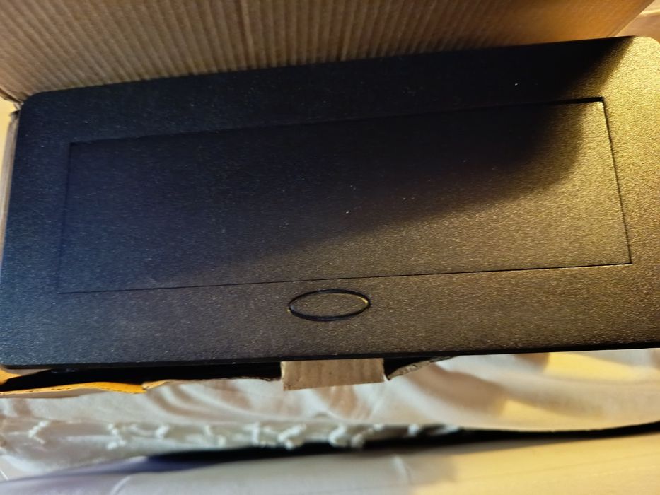 Caixa tomadas com entrada usb para mesa ou armário
