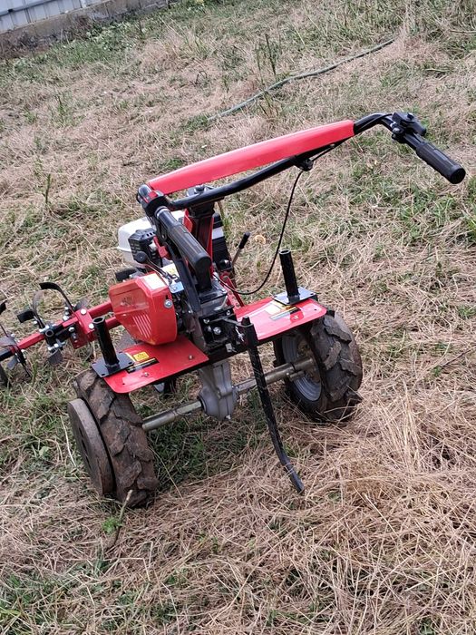 Moto enchada com motor honda, como nova.