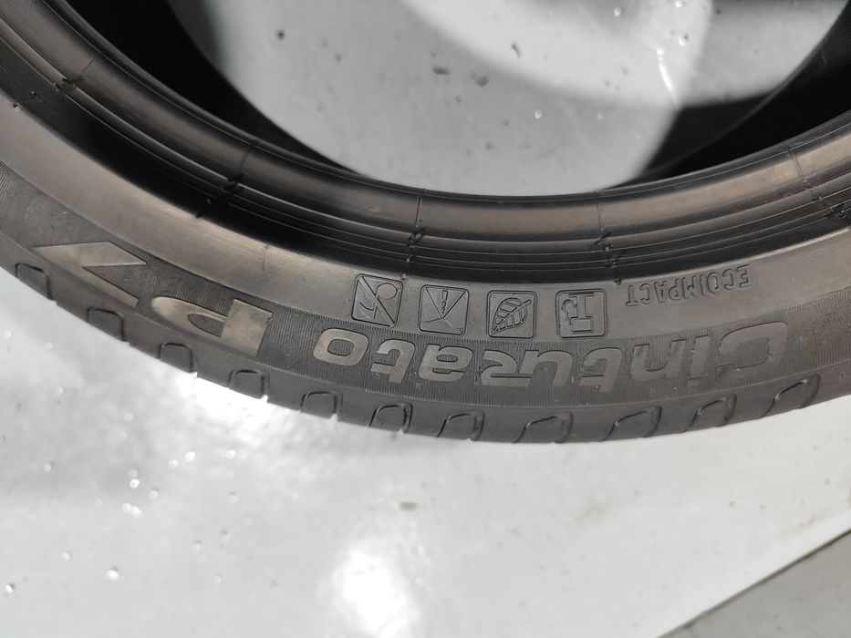 2 pneus semi novos 255/40R18 Pirelli - Oferta dos Portes