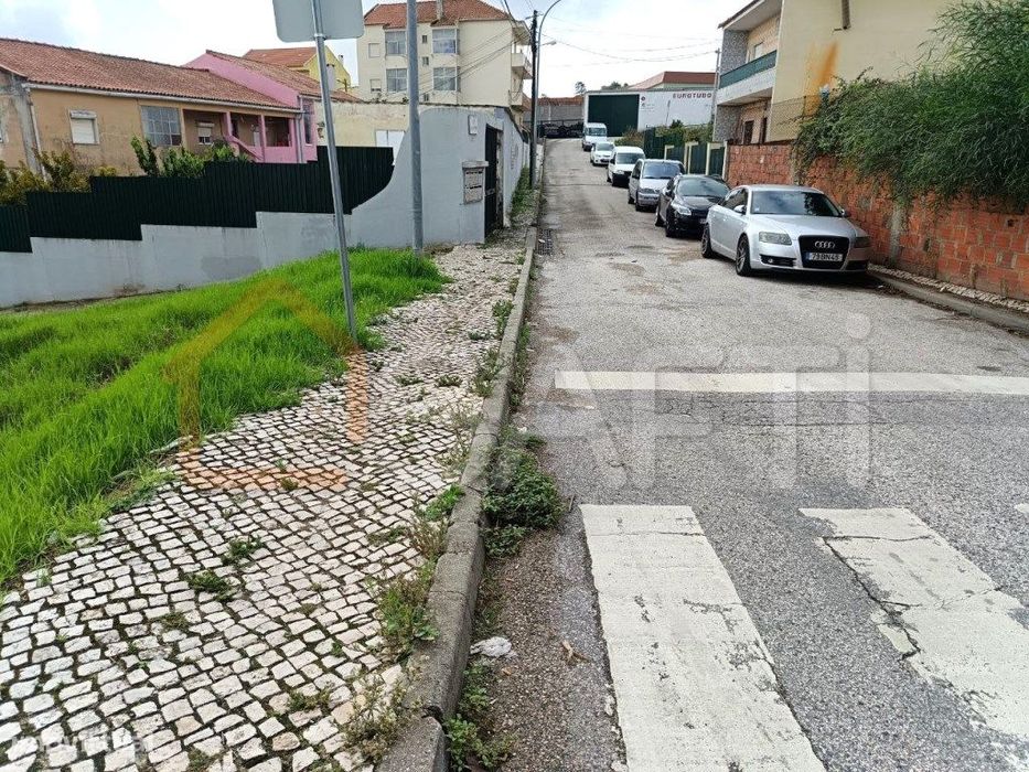 Terreno Urbano na freguesia de Mina de Água, Amadora perto do CC UBBO.