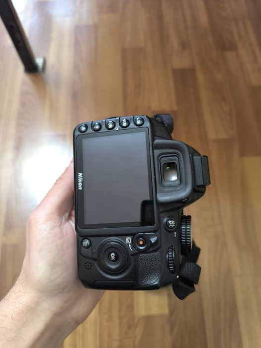 Рабочий Зеркальный фотоаппарат Nikon D3100, голая тушка