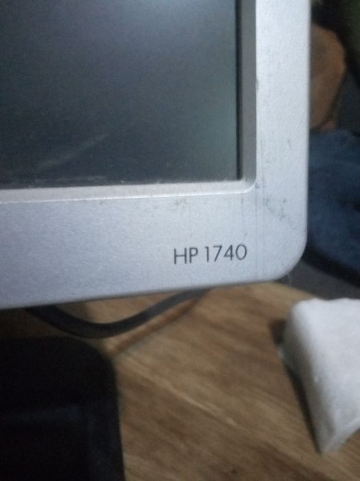 Монітор hp 17 дюймів з динаміками