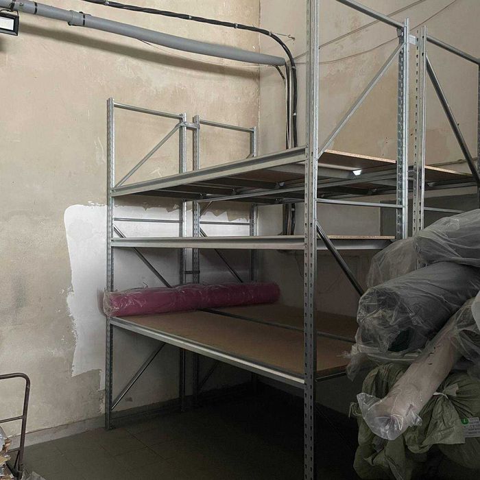 Стелаж складський з полицями металевий. Стелажі для шин і коліс. Метал