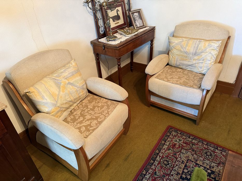 Conjunto de duas poltronas de madeira dos anos 70