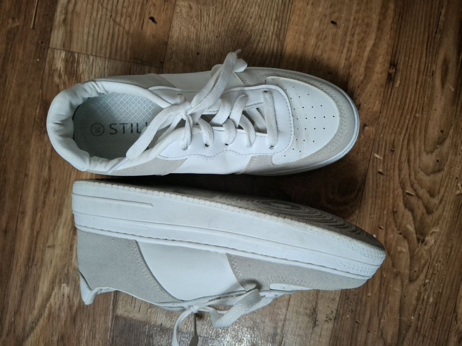 Жіночі кросівки б/у