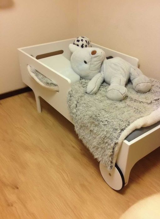 Cama infantil Rafa Kids R Toddler Bed com rodas + colchão