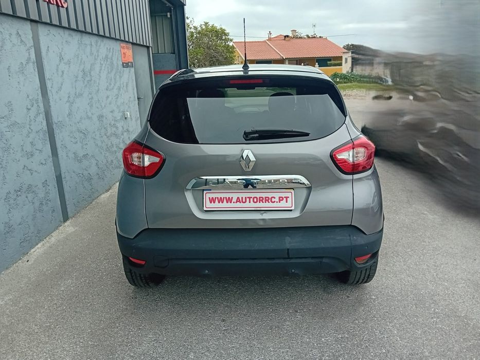 Renault Captur 0.9 tce Exclusive - Nacional  ( pequeno sinistro  )