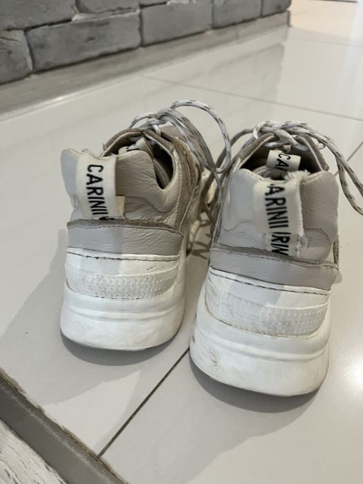 Sneakersy carinii