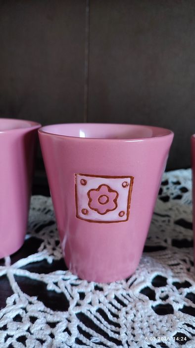 Pięć kubków do kawy lub herbaty