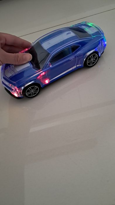 Chevrolet świecący samochód
