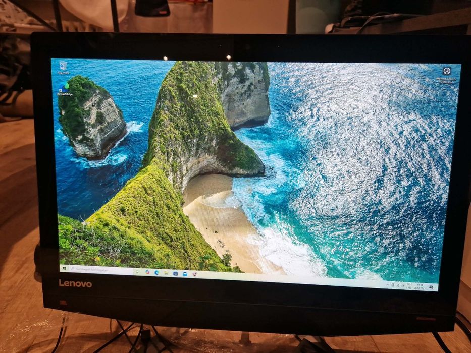 Sprzedam komputer z wbudowanym monitorem