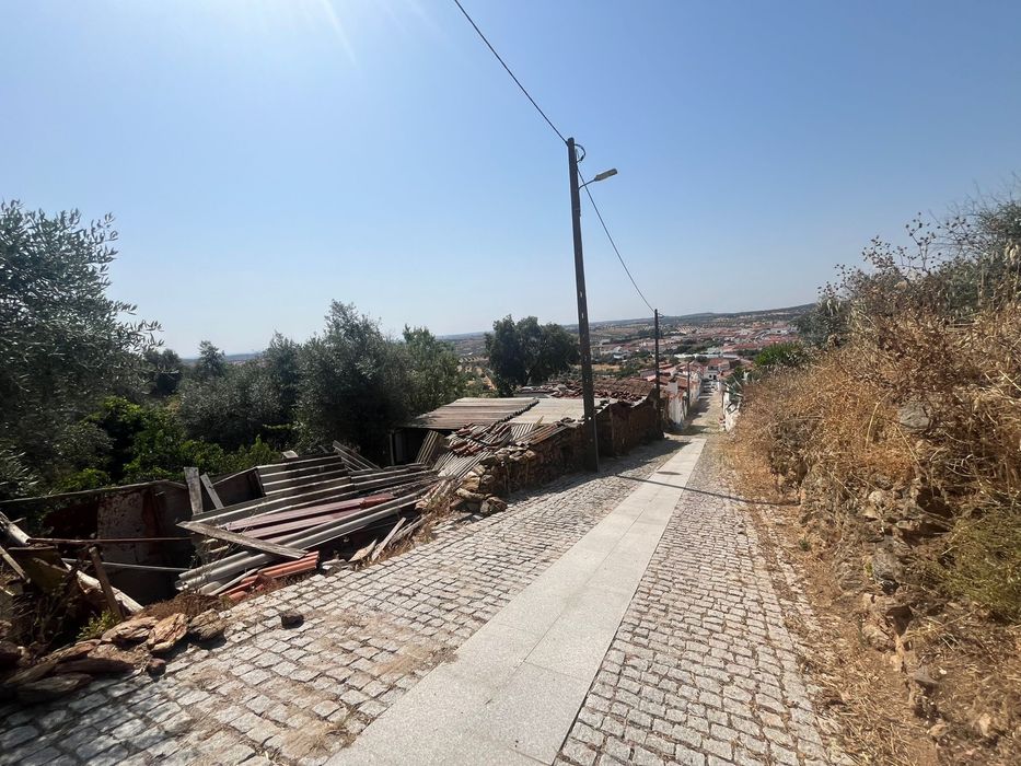 EVORA - Terreno Rústico com Vista para o Castelo de Portel – 1.000m²