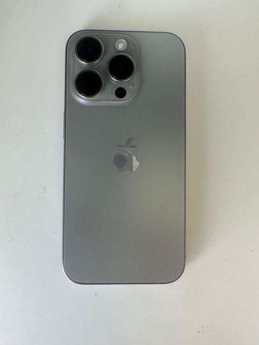 iPhone 15 Pro 128GB – Natural Titanium (comprado em 2024)