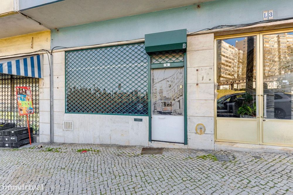 Loja no Lumiar, na Calçada de Carriche com 60 m2 num só piso