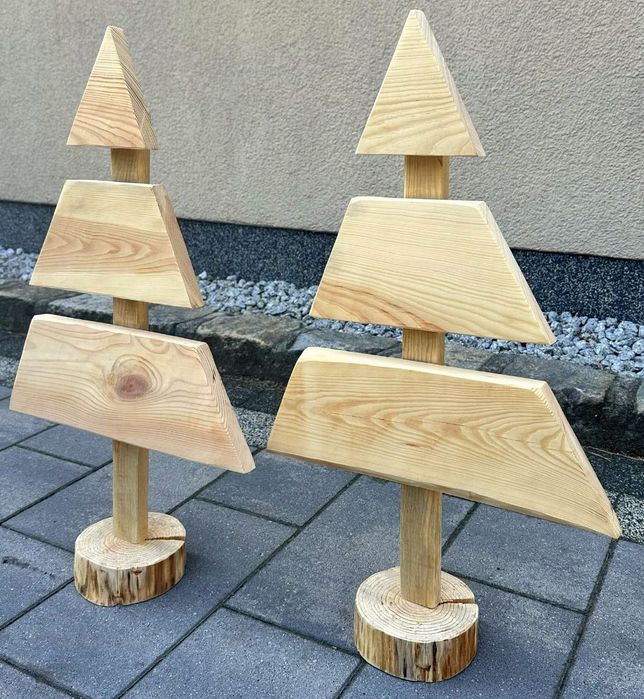 Drewniane choinki ozdobne – naturalne i opalane