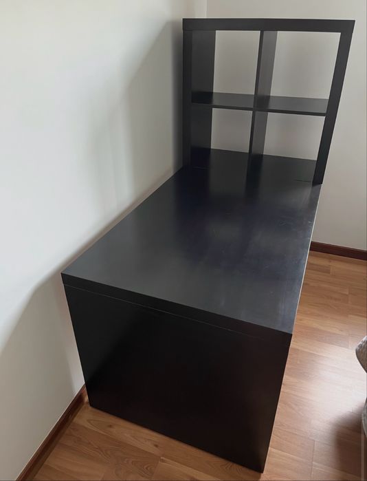 Estante IKEA EXPEDIT / KALLAX (77x147 cm) – preta/castanha