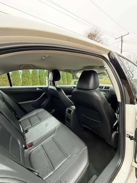 Volkswagen Jetta      2014