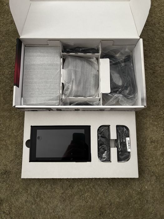Nintendo Switch + Joy cons Extra + Dock Extra + Varios Acessorios Extra
