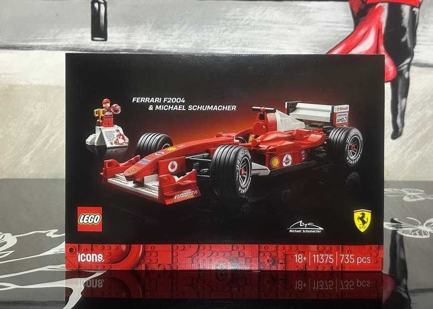 Конструктор LEGO ICONS 11375 Ferrari F2004 & Michael Schumacher