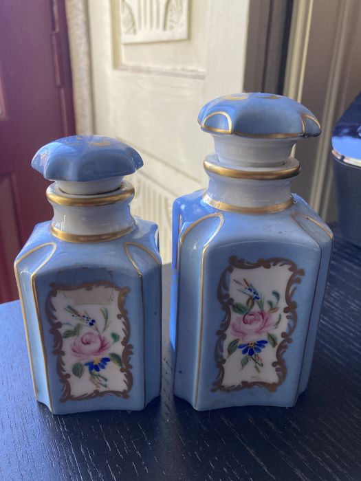 Jarras e pratos decorativos antigos