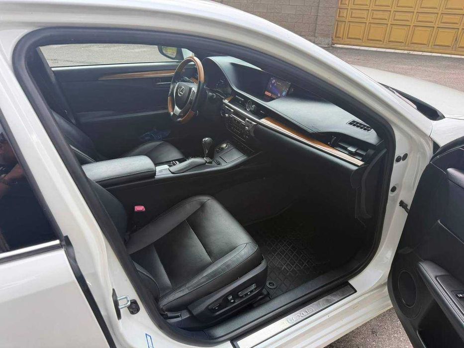 Lexus ES 300h | 2015 рік | Гібрид + ГБО | Автомат