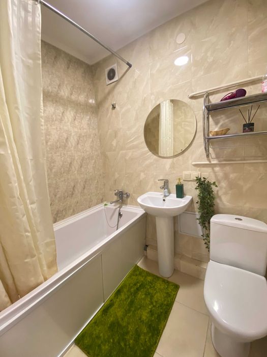 Центр. Вул. Замкова. Поруч парк та став. Власник. Подобово