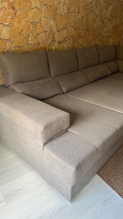 Sofá com chaise long e cama