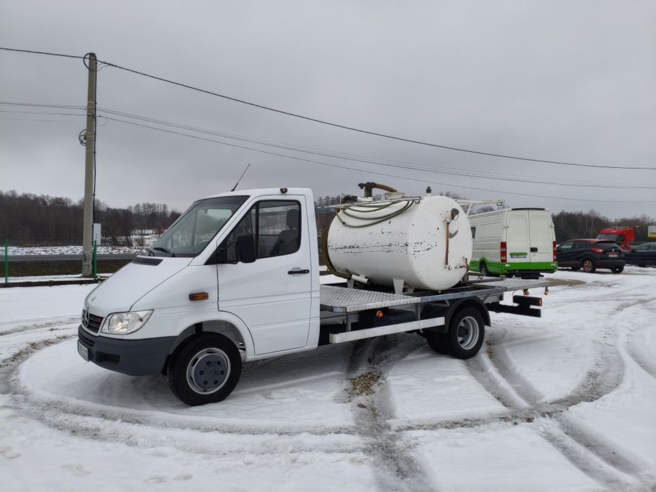 Mercedes Sprinter 616 CDI ascenozacyjny obsluga toalet import Niemcy