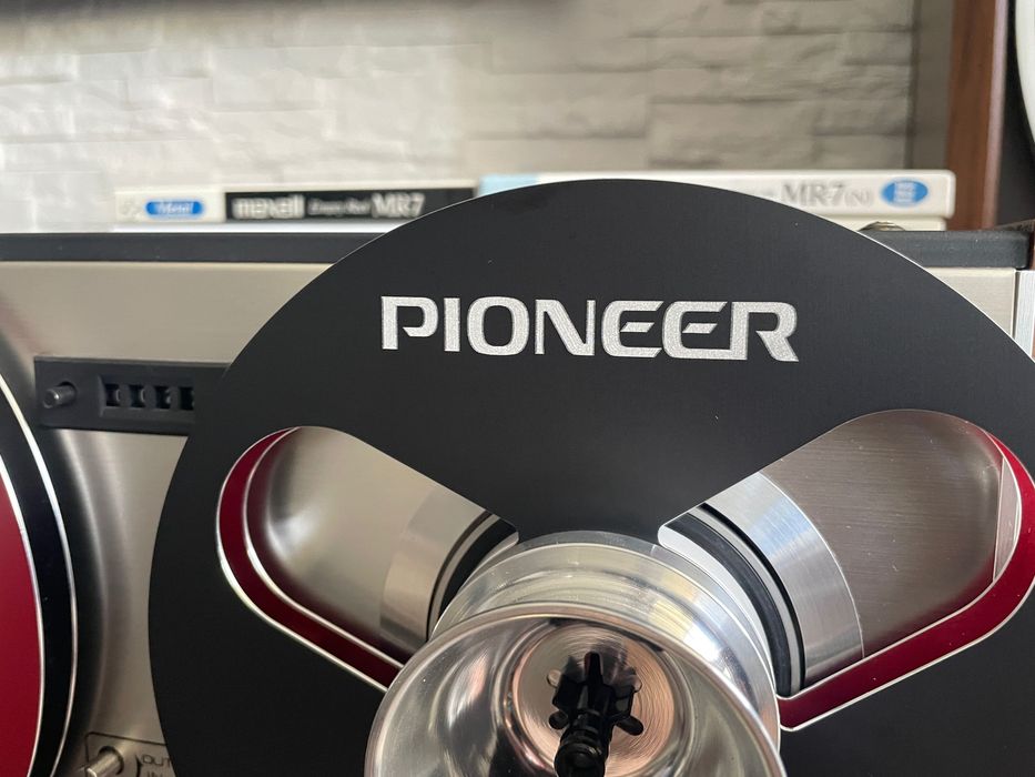 Szpule magnetofonowe  PIONEER czerwono-czarne  18cm.